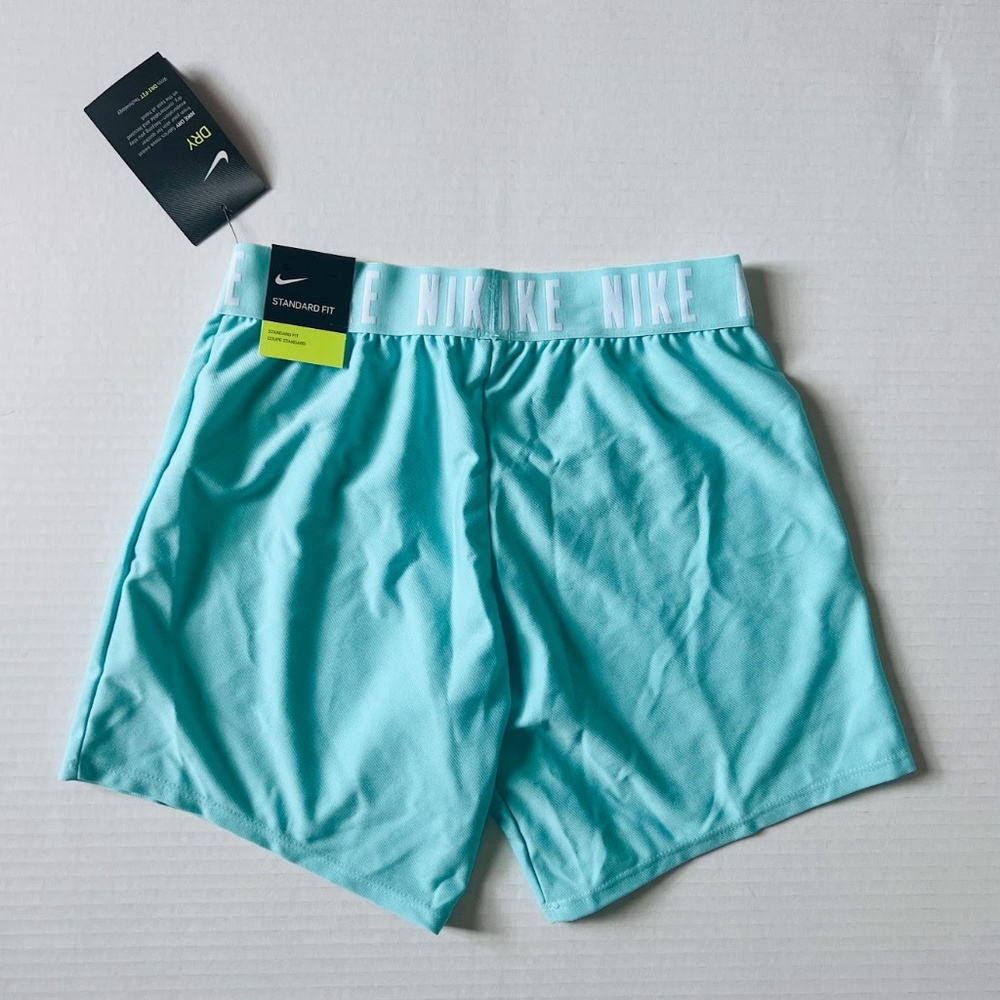 Nike Big Kids' (Girls') Shorts Size Medium Standard fit